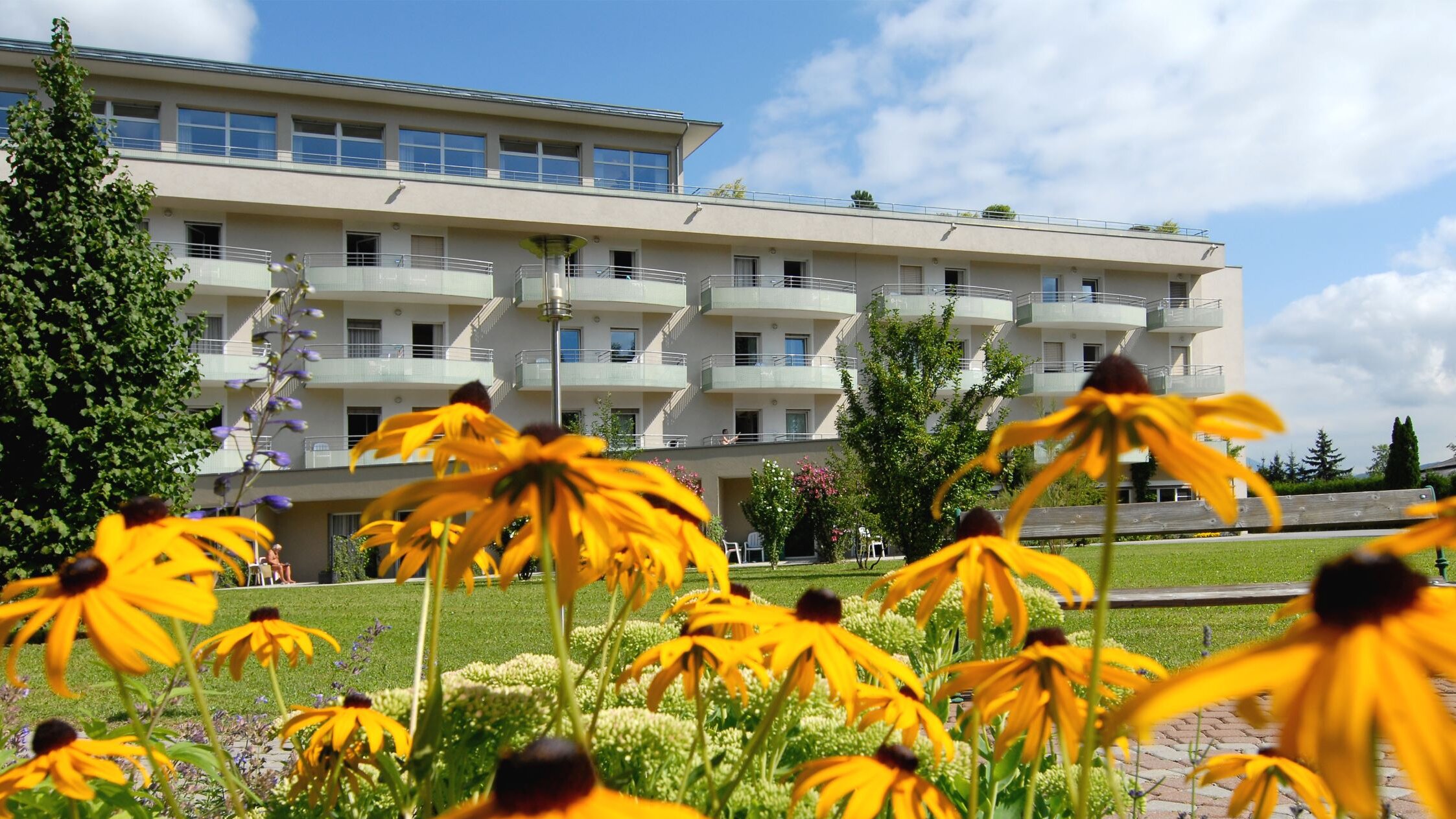 Der Thermenhof im Sommer